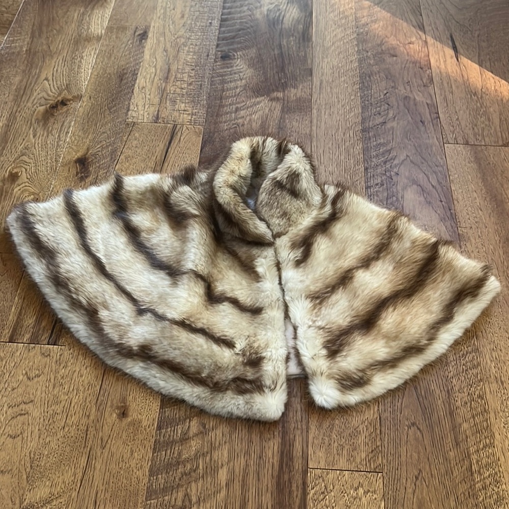 Woman’s Fur Shawl Size 42